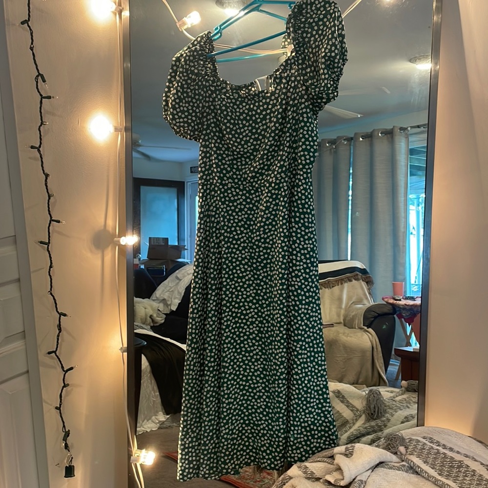 Green tea length dress fitted at waste flowy through. Sleeves off/on shoulder